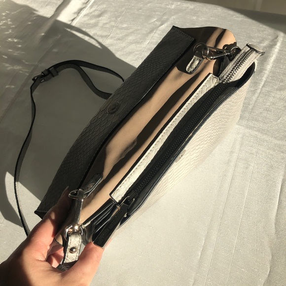 Christian Siriano- clutch / over shoulder purse - Picture 5 of 9